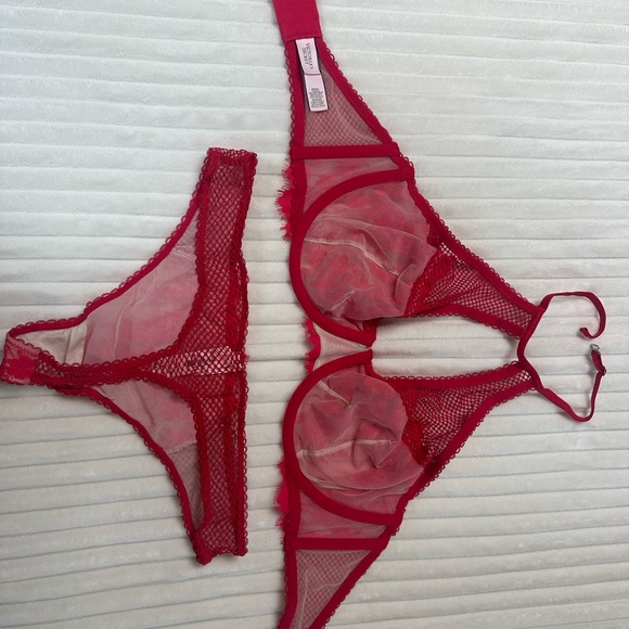 Victoria's Secret Dream Angels Unlined Demi Lace Bra Set - Picture 4 of 10